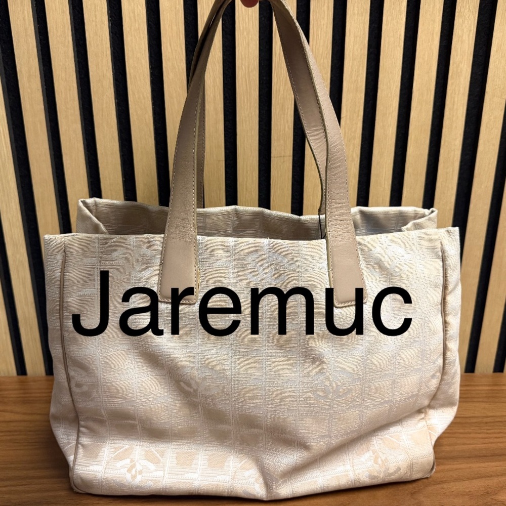1/59 wins the Burberry! $25 Off $75! Must be used in that show! READ RULES! - Picture 6 of 16